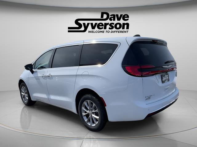 New 2026 Chrysler Pacifica Select AWD/4WD image 3