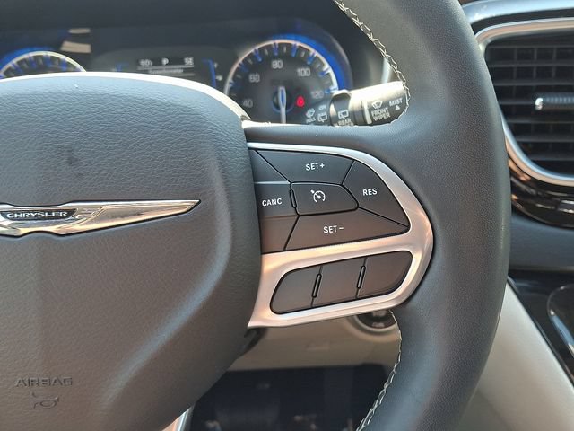 Used 2023 Chrysler Voyager LX FWD image 22