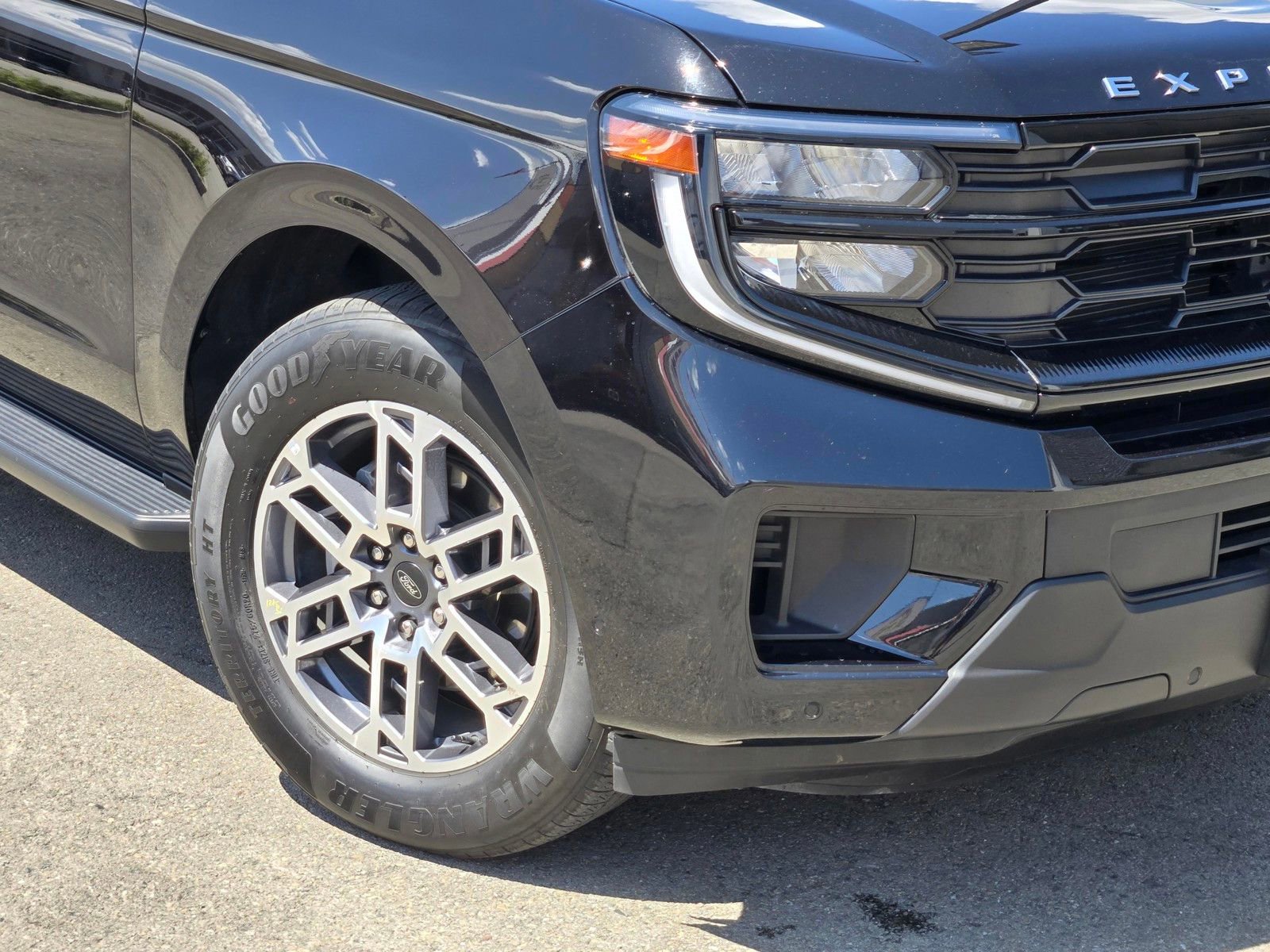 Certified 2025 Ford Expedition Active RWD image 9