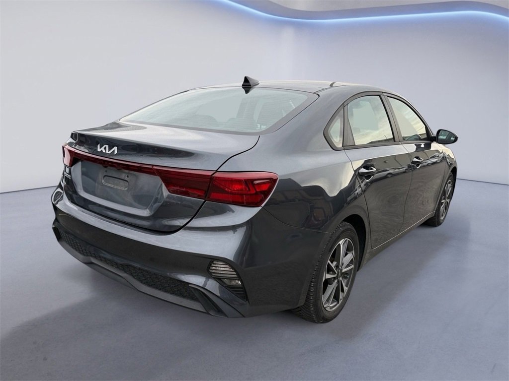 Used 2022 Kia Forte LXS image 4