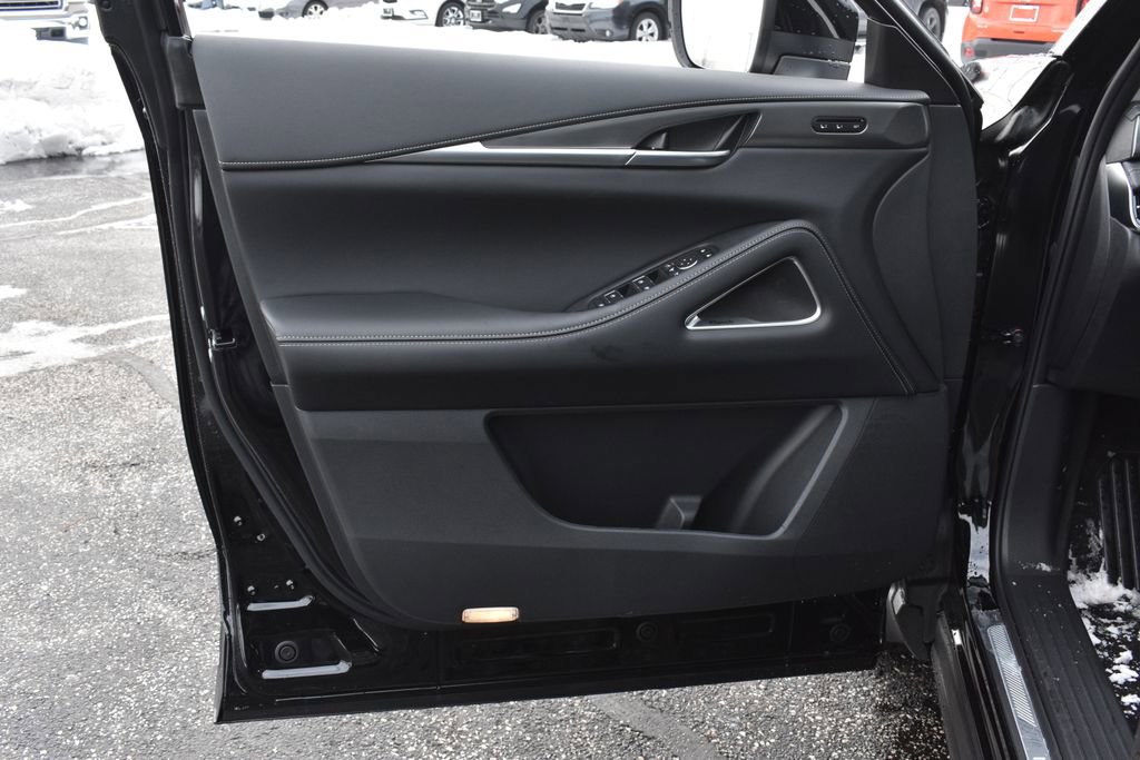 New 2026 INFINITI QX60 Luxe w/ Family Package image 9