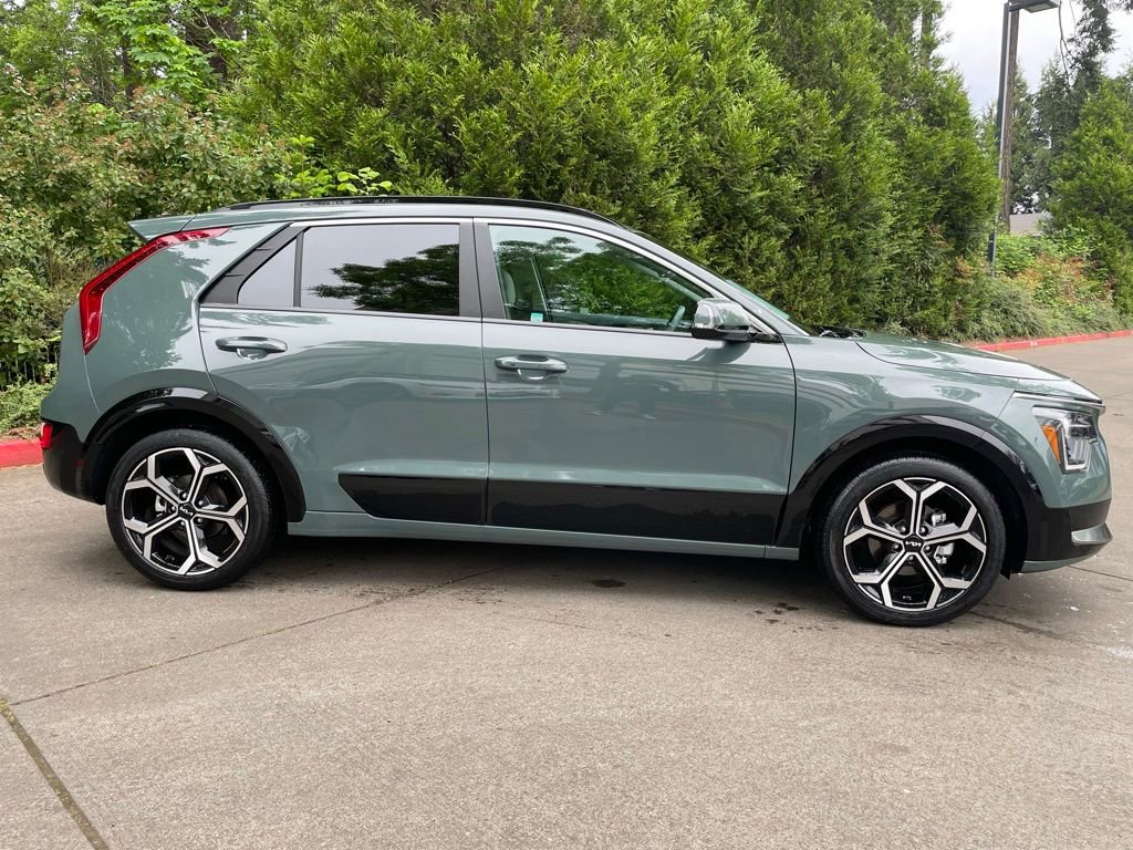 Used 2024 Kia Niro EX Touring FWD image 3