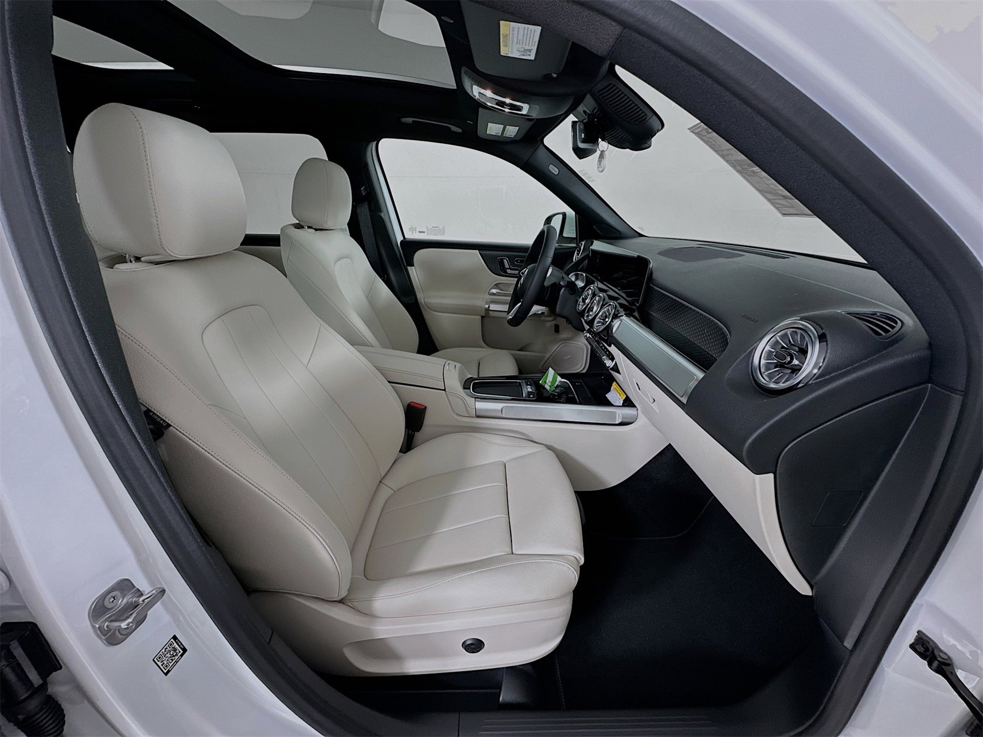 New 2026 Mercedes-Benz GLB 250 image 30