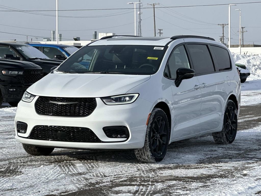 New 2026 Chrysler Pacifica Limited w/ S Appearance Package image 6