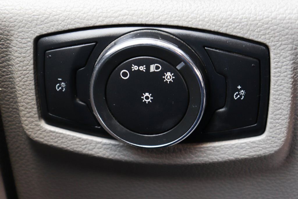 Used 2017 Ford F550 2WD Regular Cab Super Duty image 19