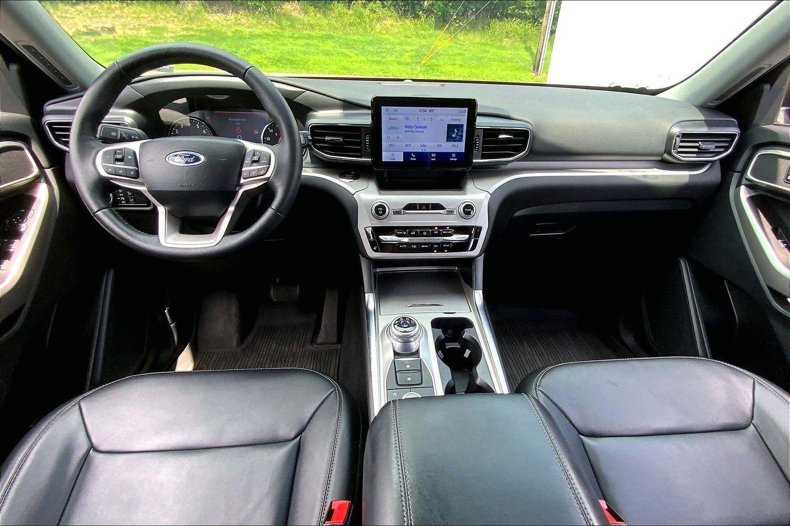 Used 2024 Ford Explorer XLT w/ Equipment Group 202A AWD/4WD image 14