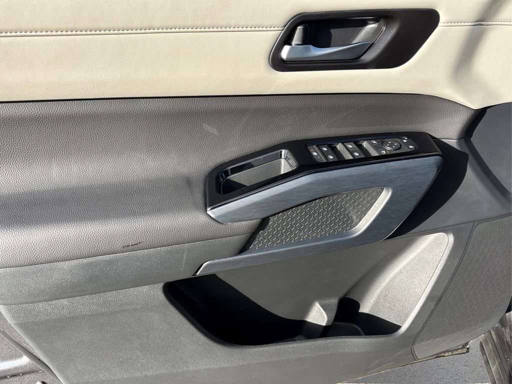 New 2025 Nissan Pathfinder SL image 23