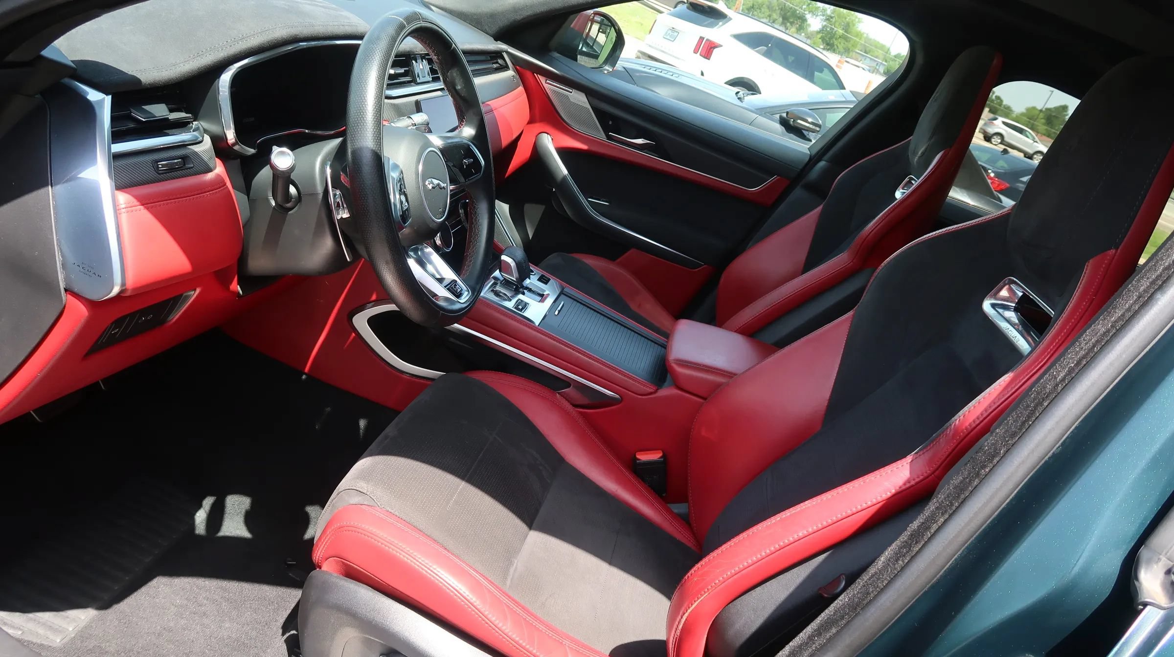 Used 2022 Jaguar F-PACE SVR AWD/4WD image 17