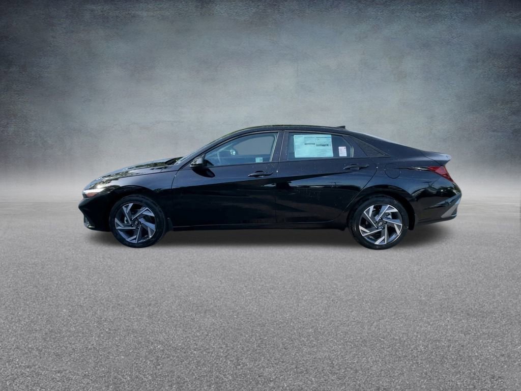 Used 2025 Hyundai Elantra Sport image 13