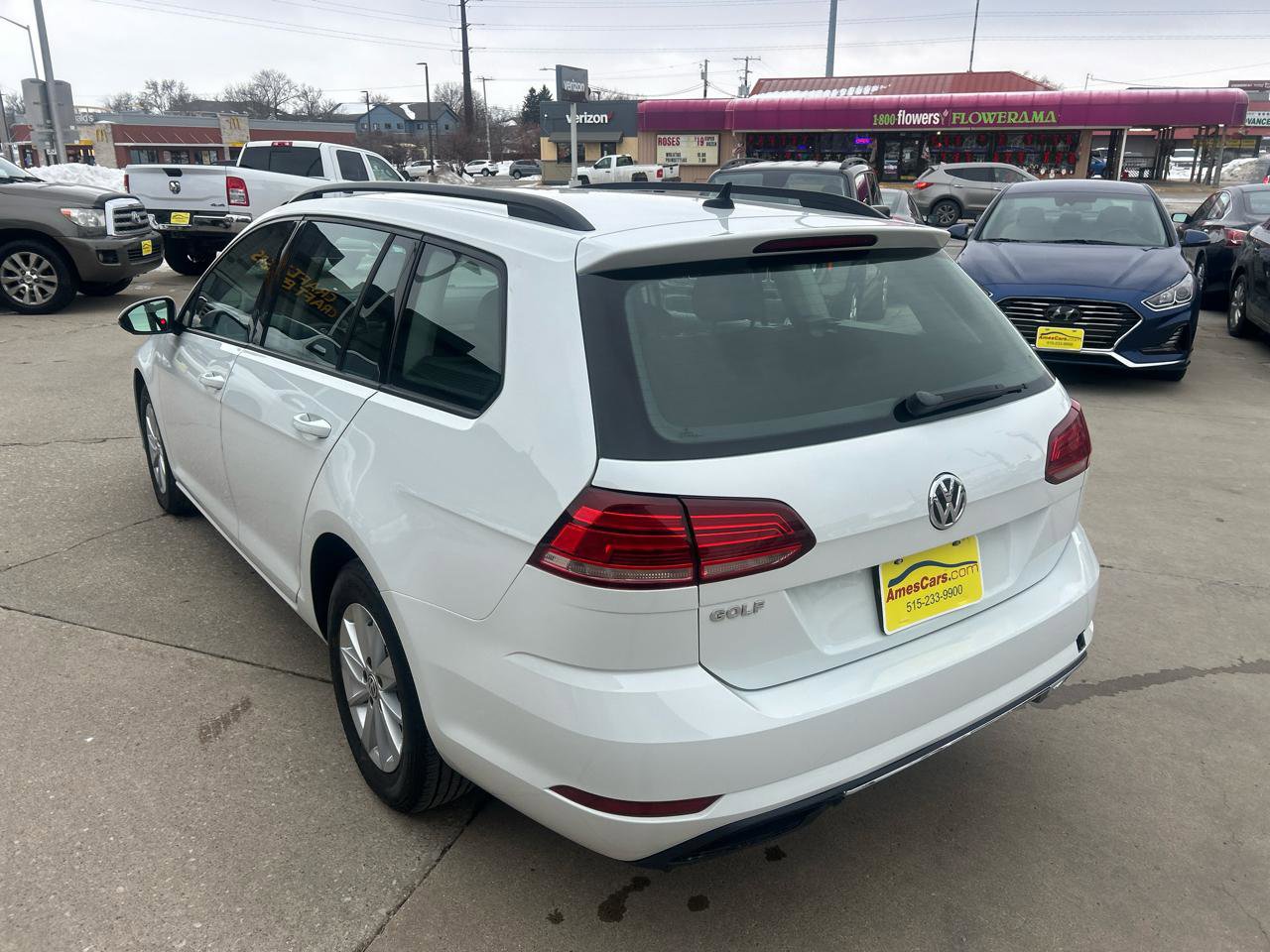 Used 2019 Volkswagen Golf S image 5