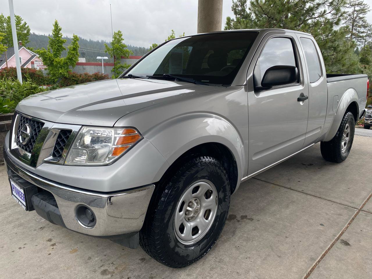 Used 2009 Nissan Frontier SE w/ Power Pkg RWD image 2