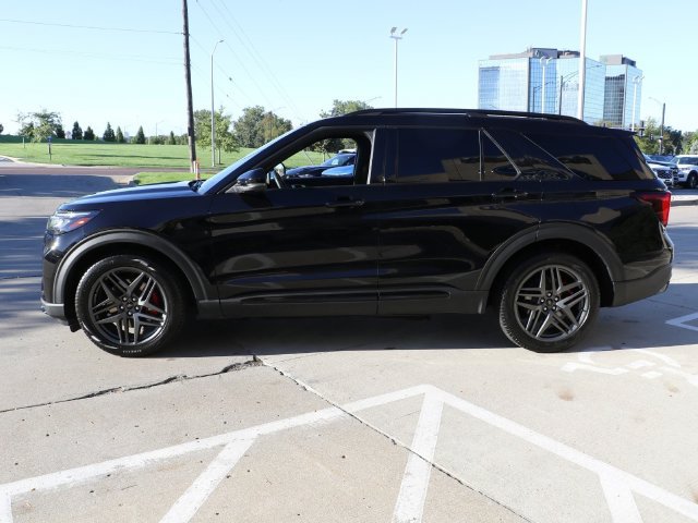 Used 2025 Ford Explorer ST w/ Sun And Sound Package AWD/4WD image 4