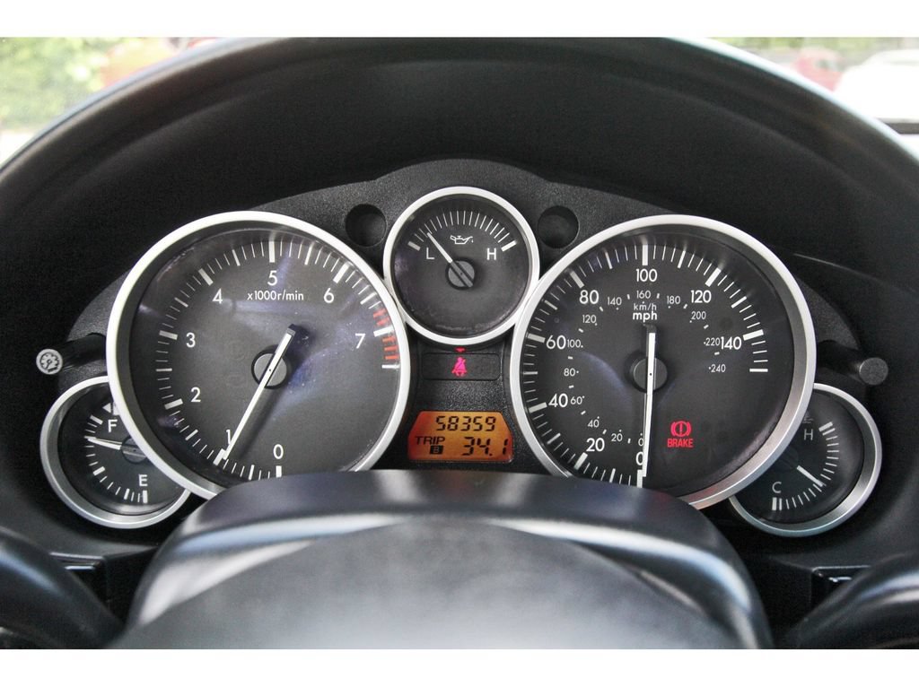 Used 2006 MAZDA MX-5 Miata RWD image 13
