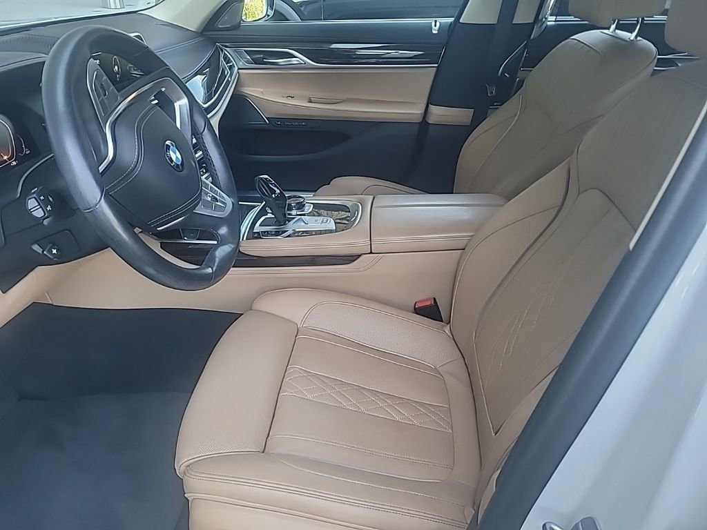 Used 2022 BMW 750i xDrive w/ Executive Package image 4