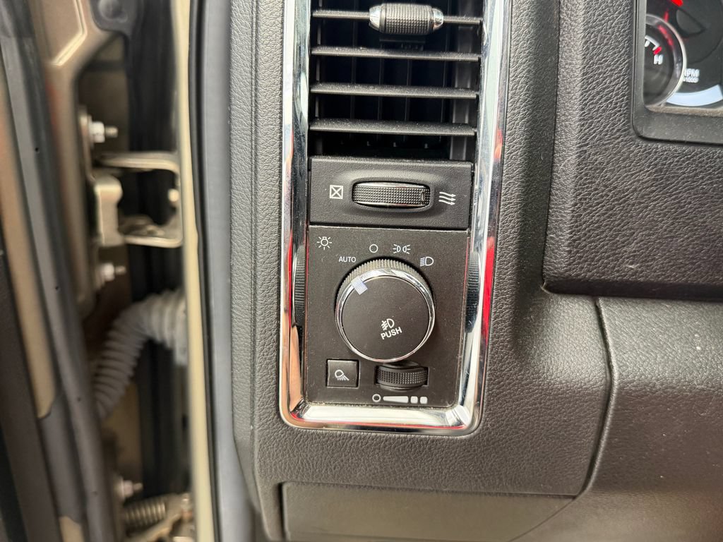 Used 2013 RAM 1500 Laramie w/ Convenience Group AWD/4WD image 23