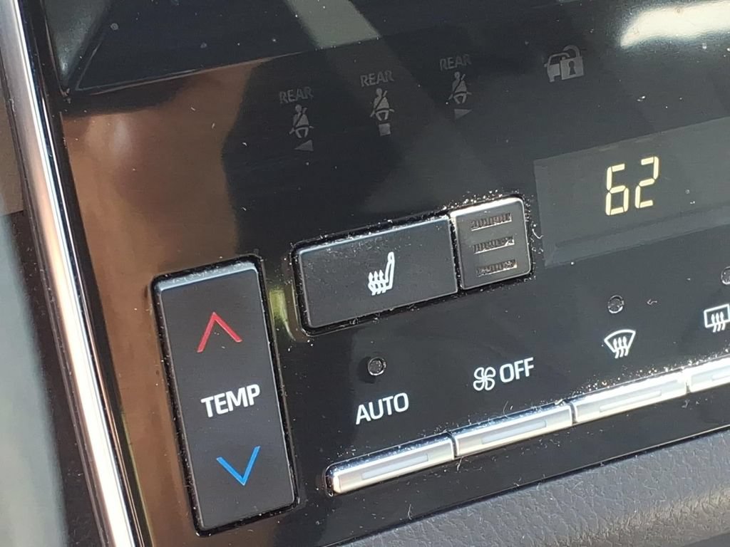 Used 2021 Toyota Avalon XLE w/ Moonroof Package FWD image 18
