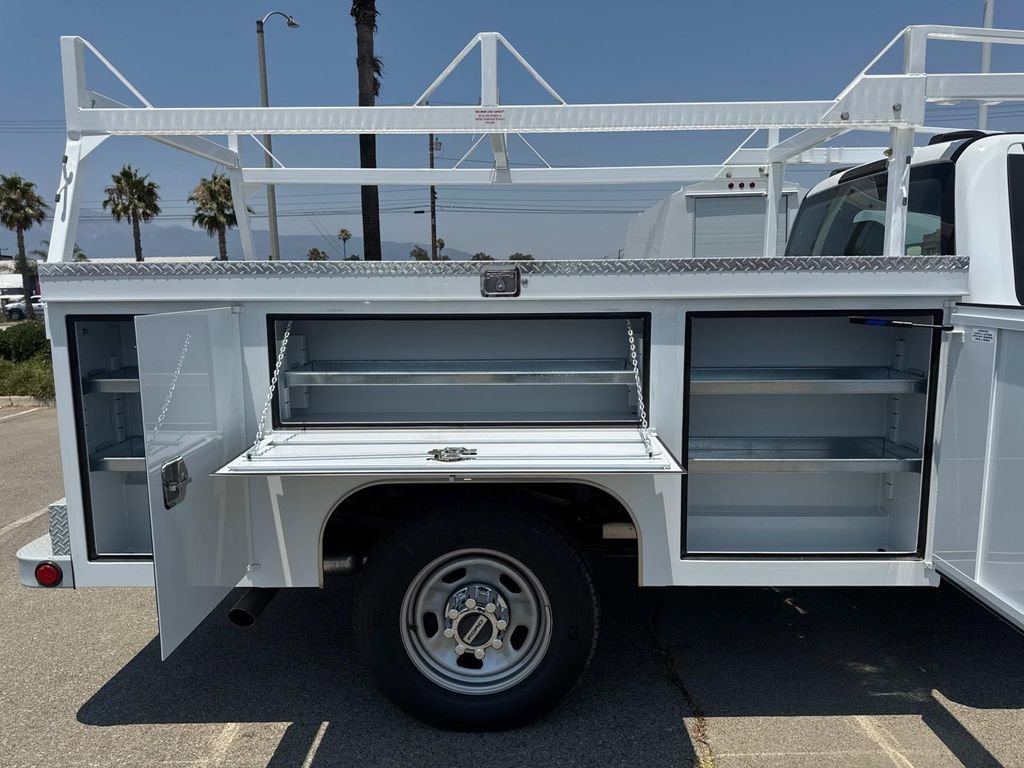 New 2025 Ford F350 XL w/ XL Chrome Package image 19