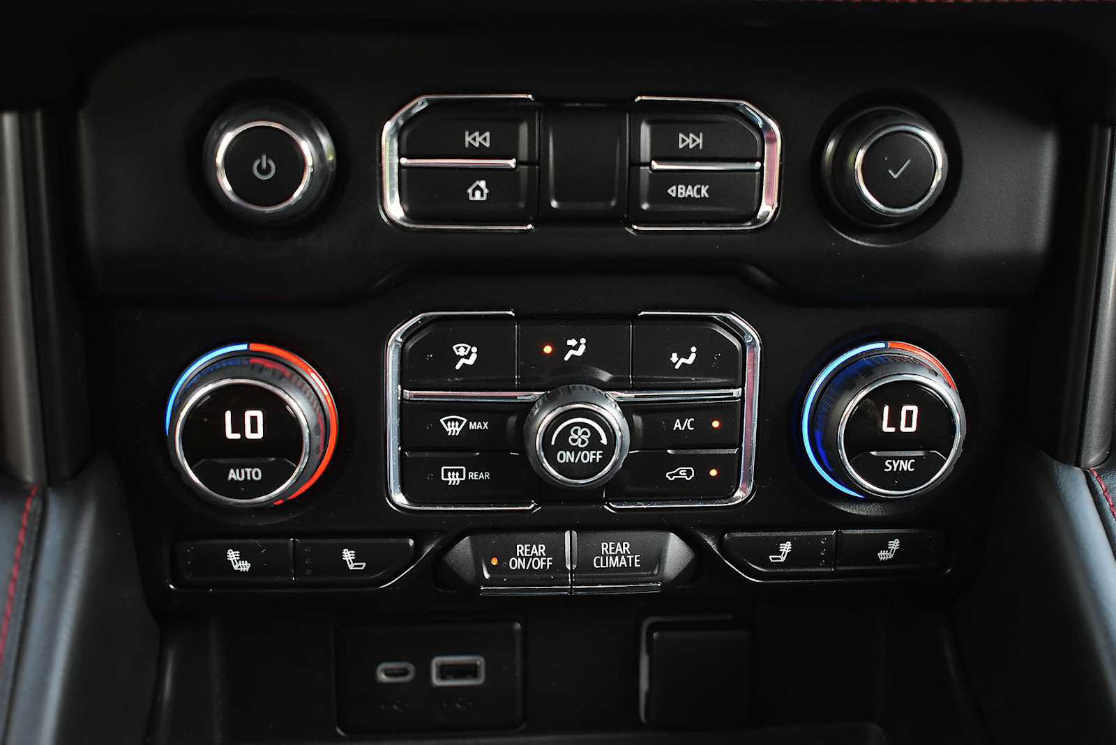 Used 2022 Chevrolet Suburban RST w/ Sport Performance Package AWD/4WD image 20