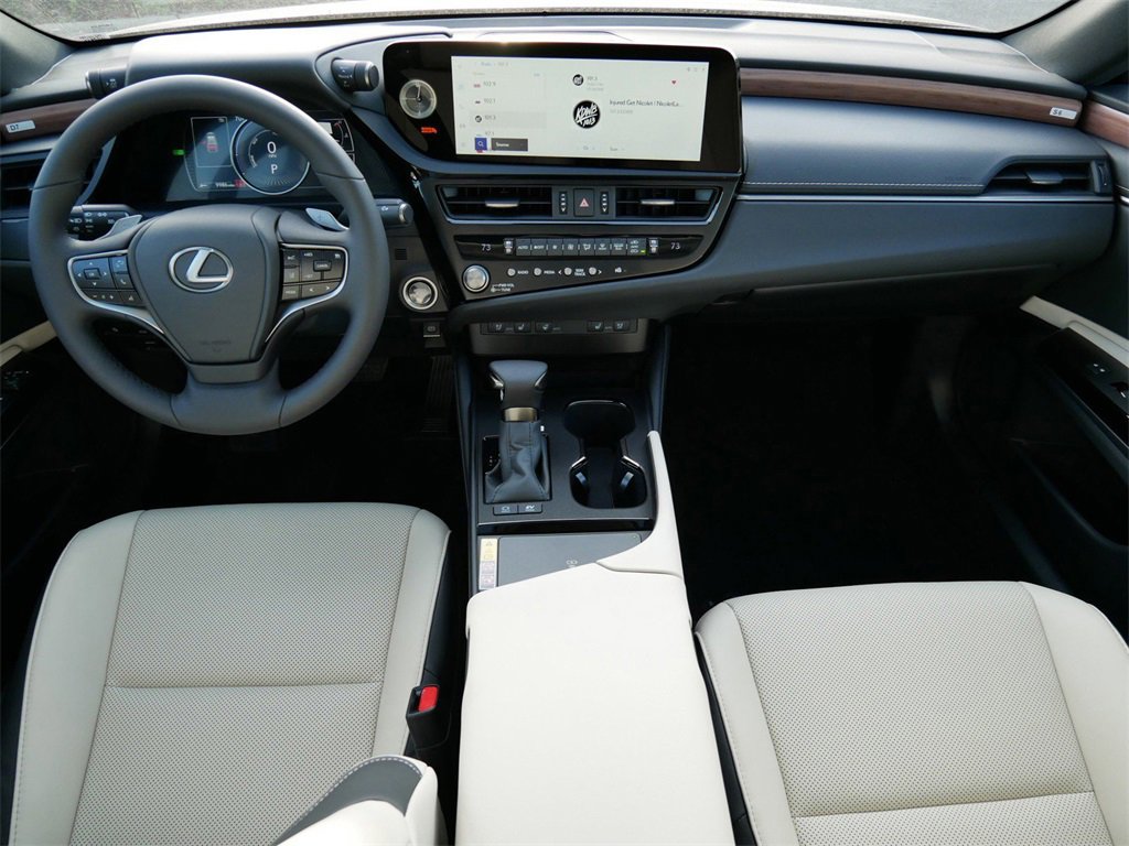 New 2025 Lexus ES 300h w/ Premium Package image 12