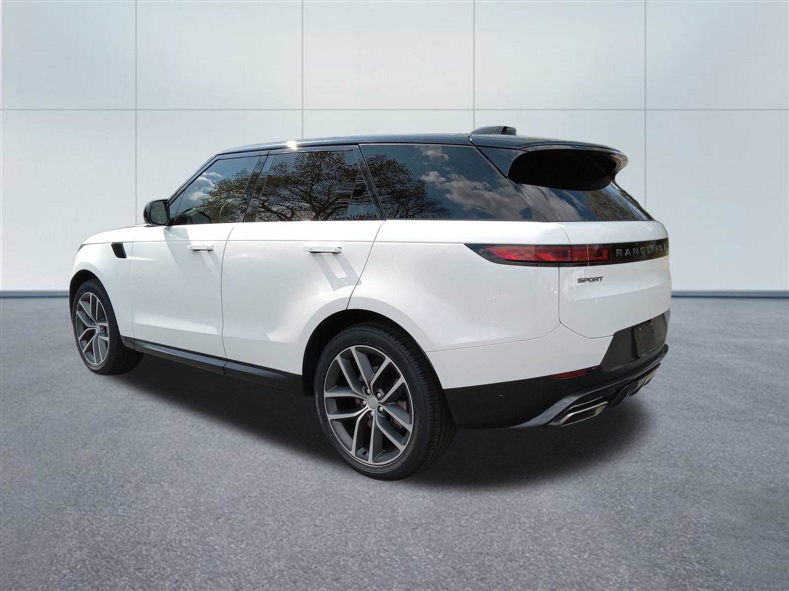 Used 2023 Land Rover Range Rover Sport SE AWD/4WD image 3