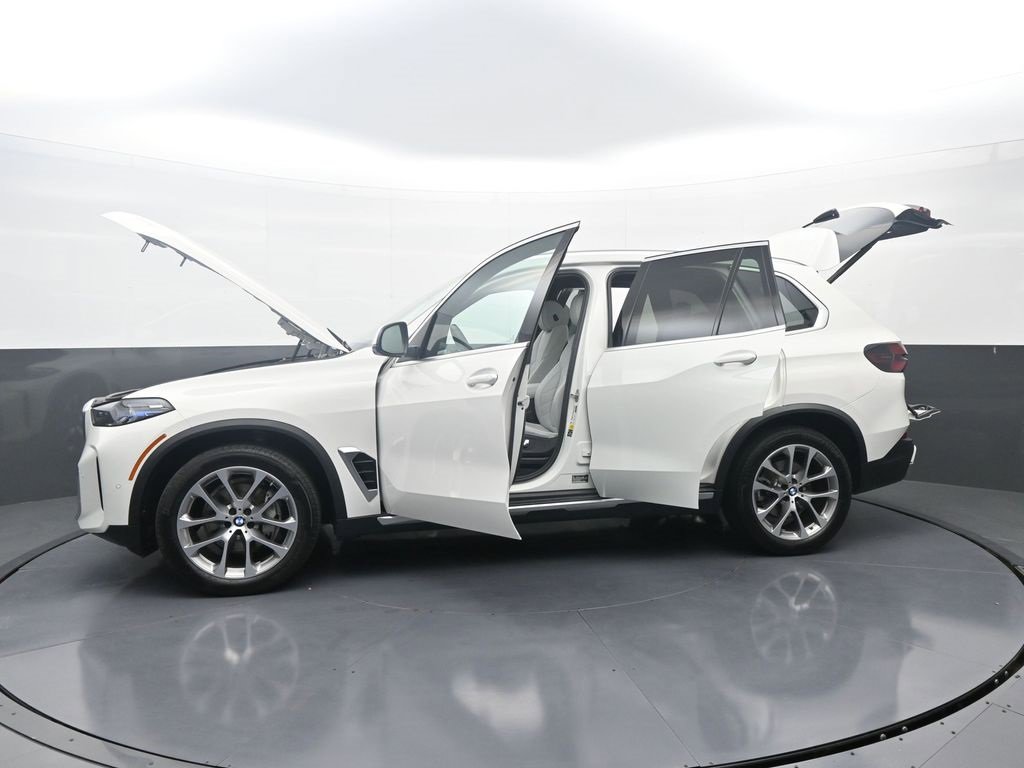 Used 2024 BMW X5 xDrive40i w/ Premium Package image 41