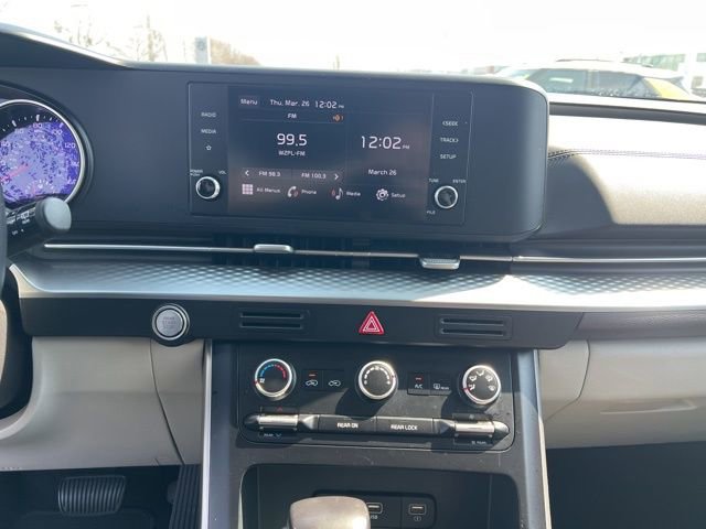 Used 2024 Kia Carnival LX image 16