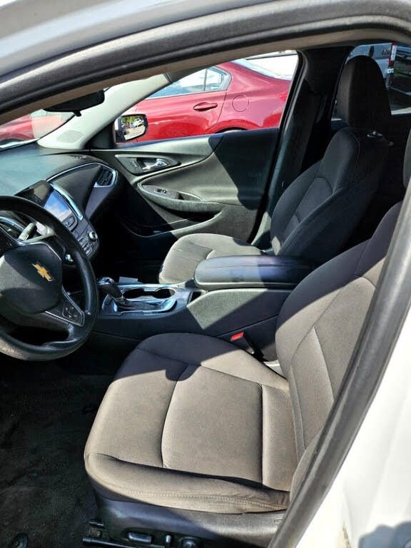 Used 2019 Chevrolet Malibu LT image 9