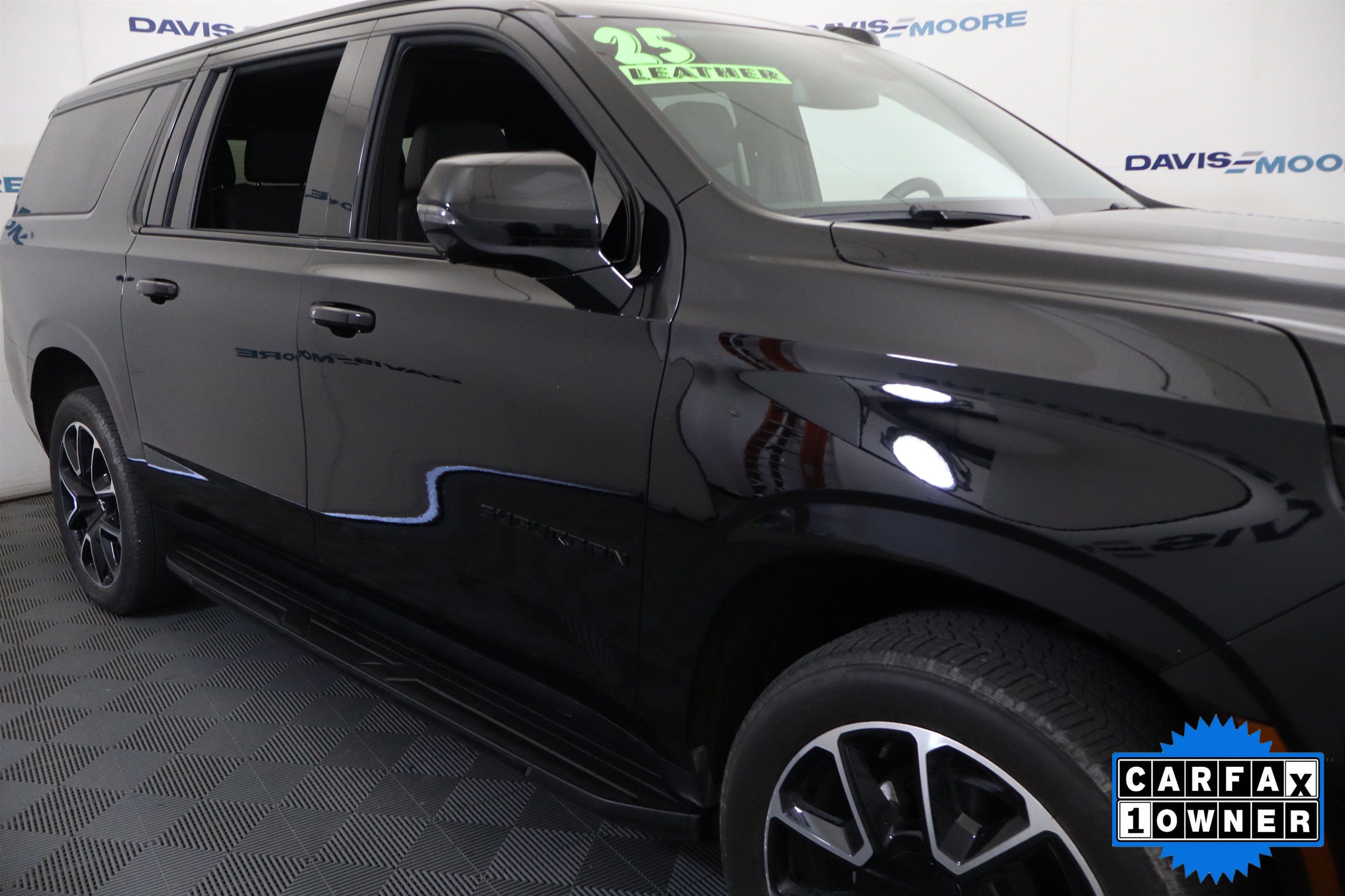 Used 2025 Chevrolet Suburban RST w/ Comfort Package AWD/4WD image 4