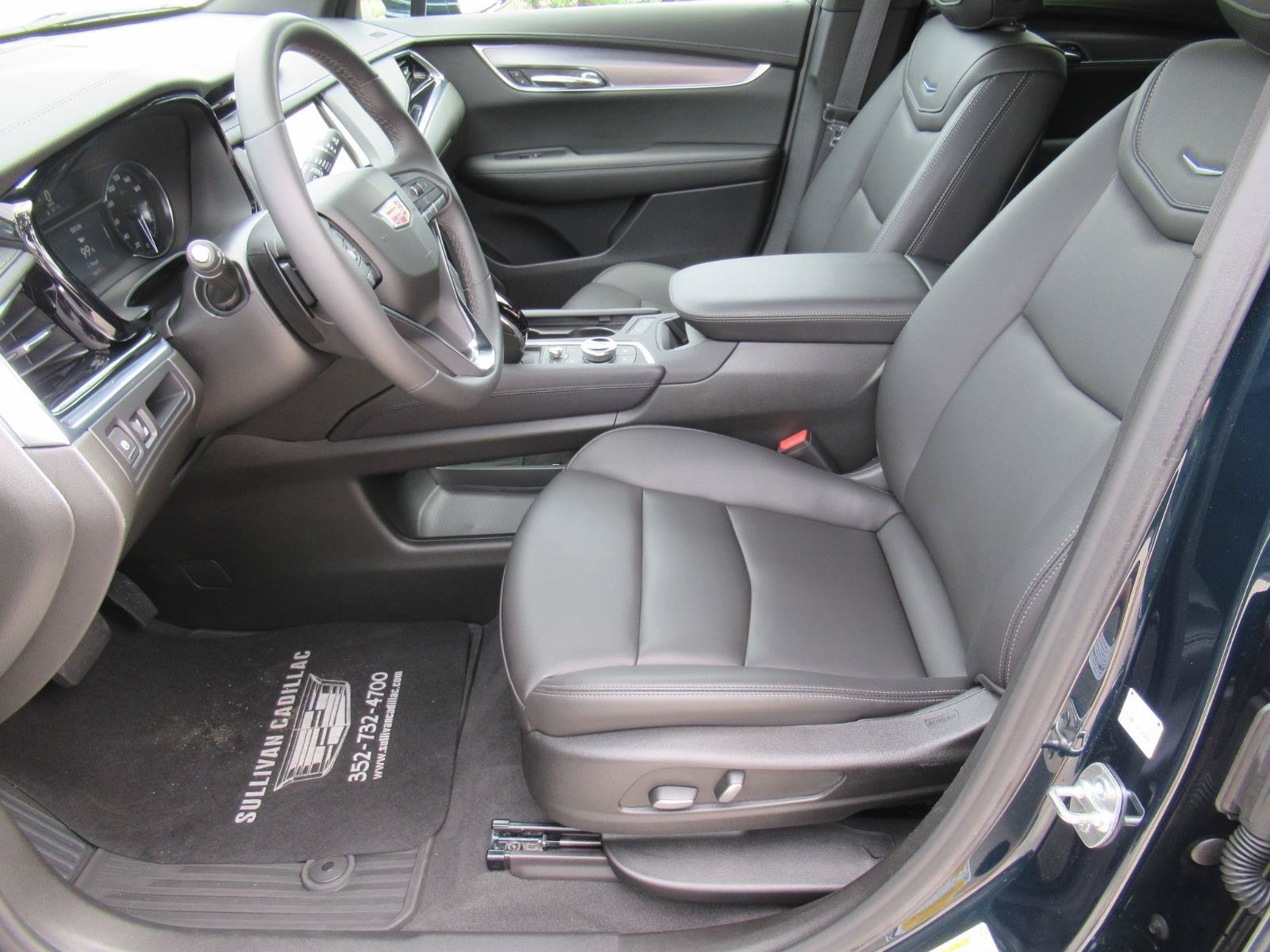 Certified 2025 Cadillac XT6 Luxury FWD image 17