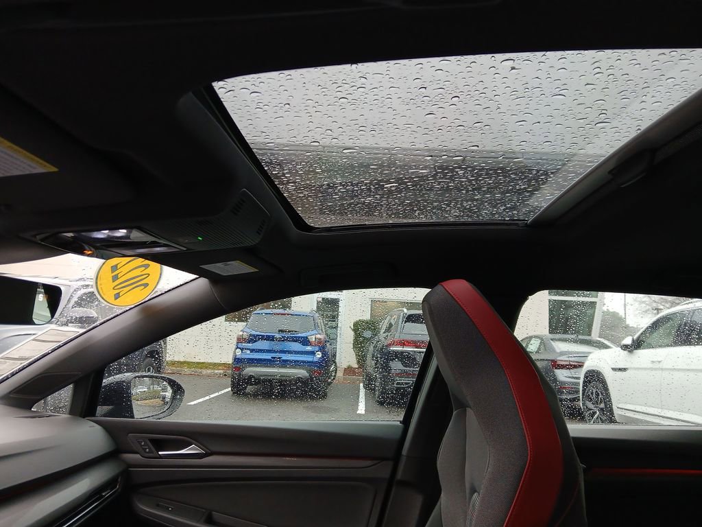 Used 2022 Volkswagen GTI SE image 22