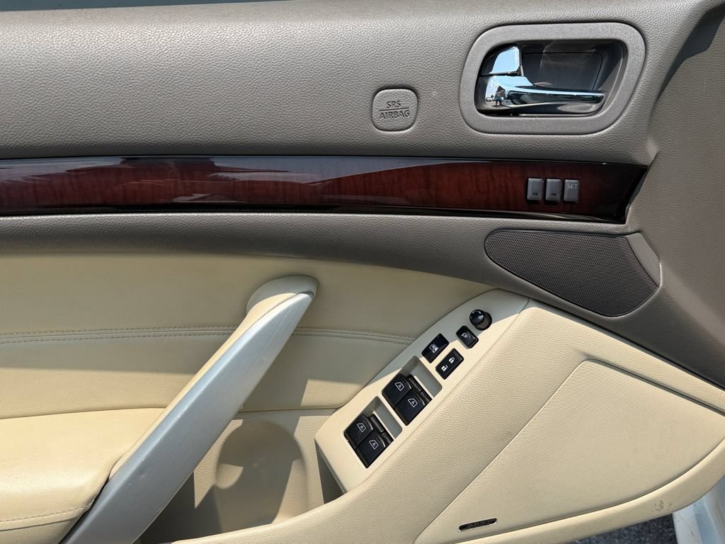 Used 2011 INFINITI G37 Convertible w/ Premium Pkg RWD image 18