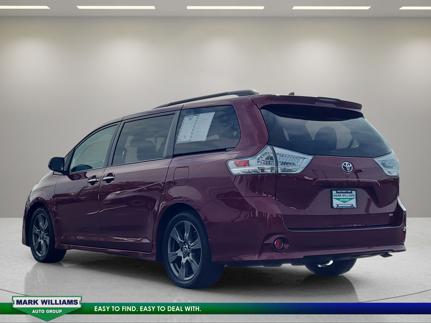 Used 2018 Toyota Sienna SE w/ SE Preferred Package FWD image 6