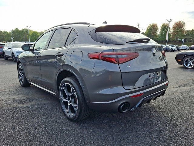 Used 2022 Alfa Romeo Stelvio Veloce AWD/4WD image 4