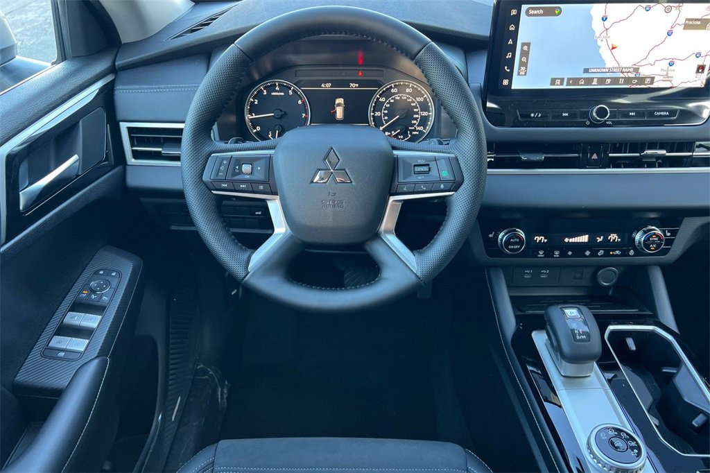 New 2026 Mitsubishi Outlander SE image 15