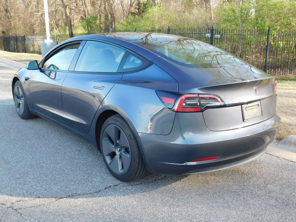 Used 2023 Tesla Model 3 Standard Range image 3