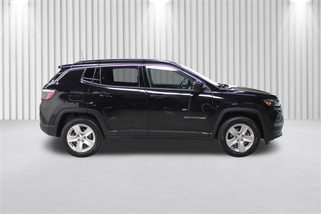 Used 2022 Jeep Compass Latitude image 2