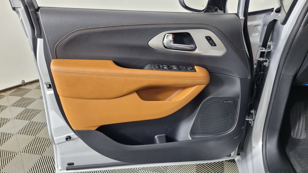 New 2026 Chrysler Pacifica Pinnacle AWD/4WD image 13