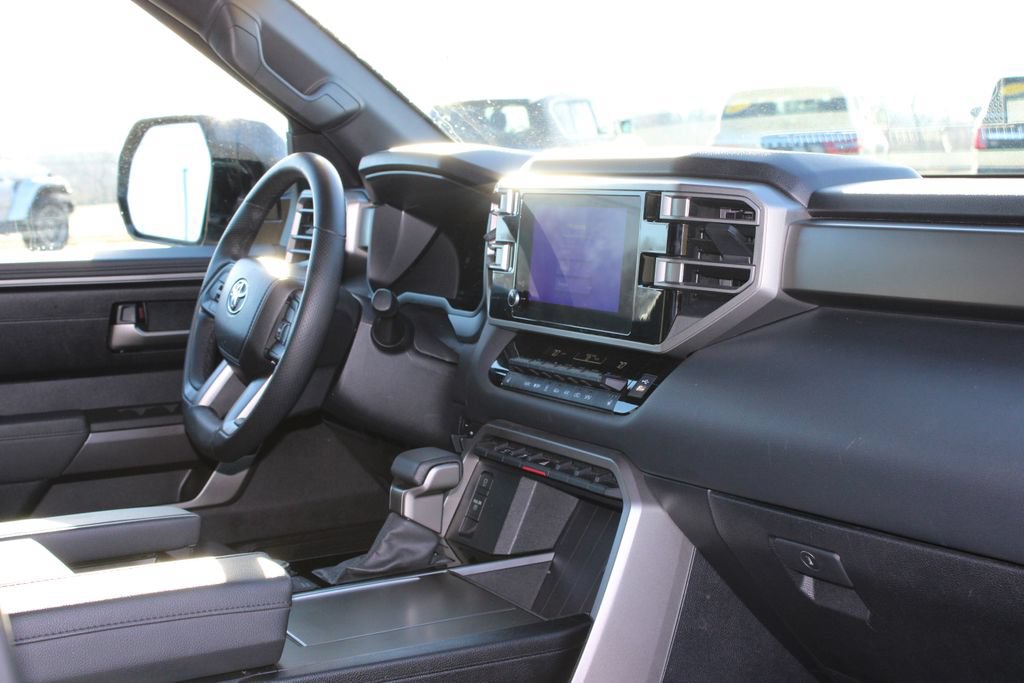 Used 2025 Toyota Sequoia SR5 AWD/4WD image 32