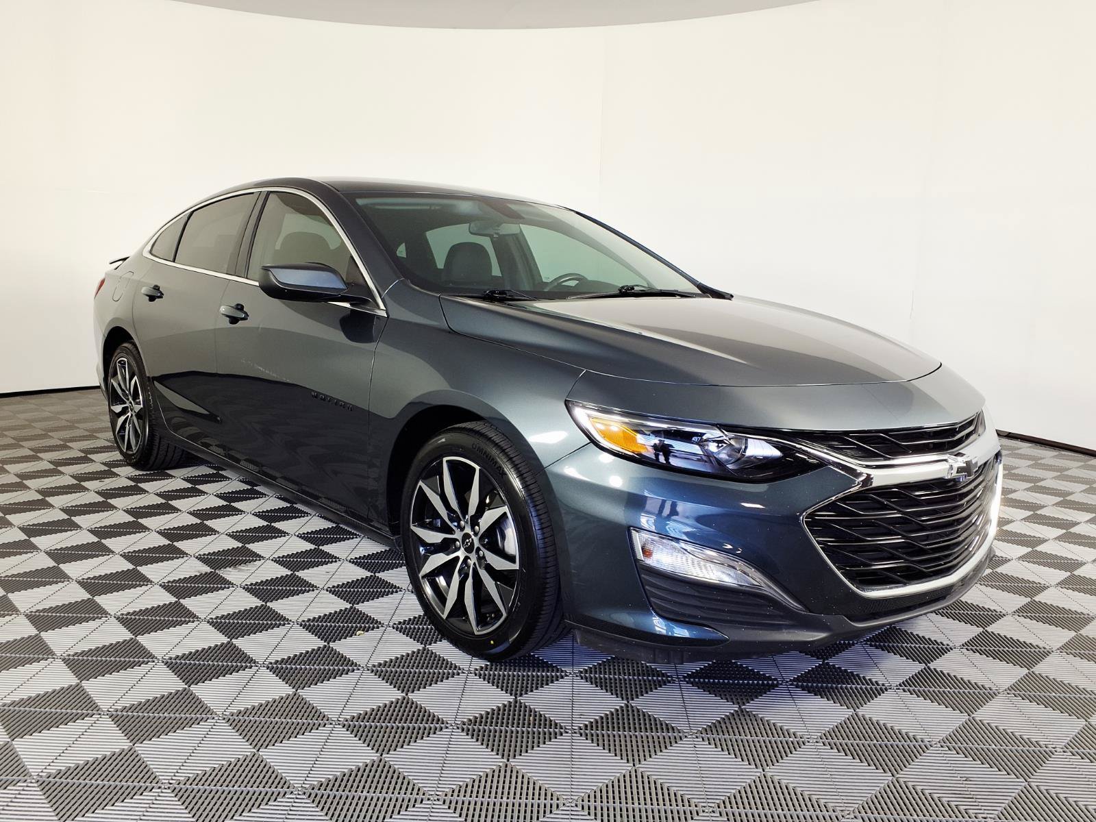 Used 2020 Chevrolet Malibu RS w/ LPO, Convenience Package 1 FWD image 3