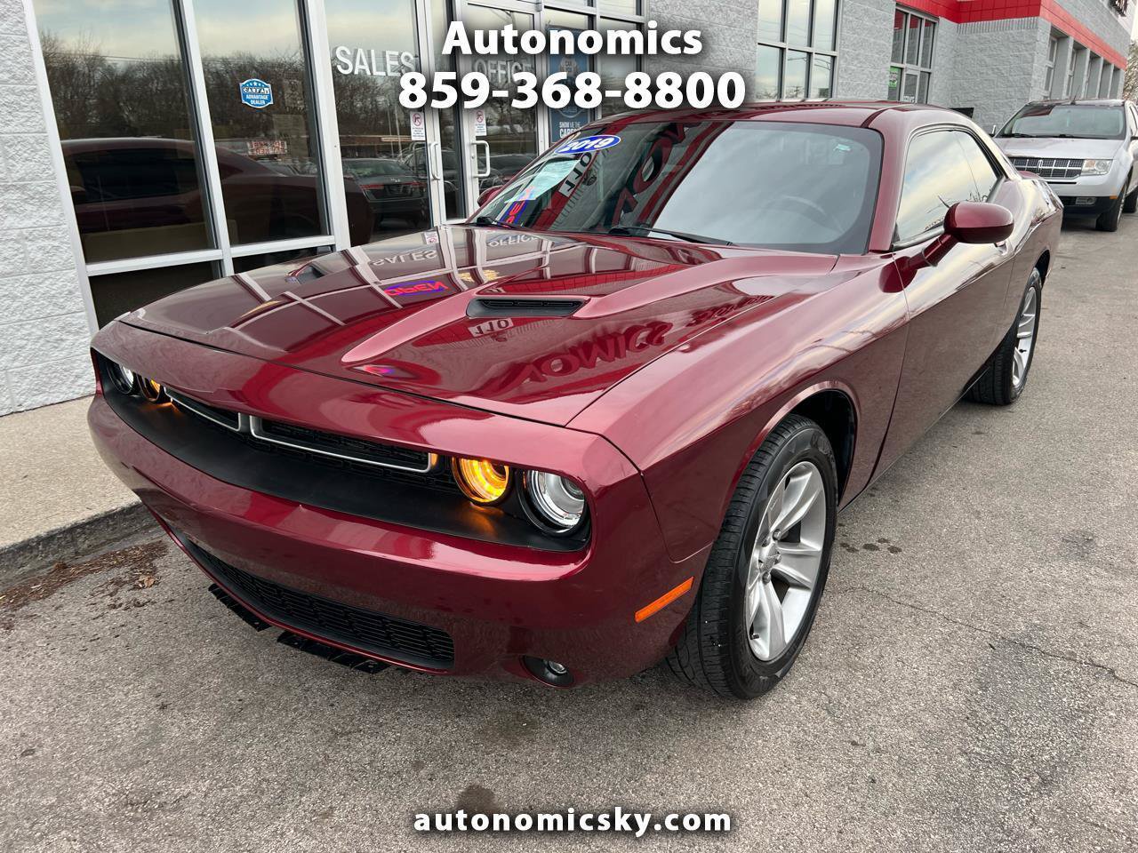 Used 2019 Dodge Challenger SXT RWD image 1