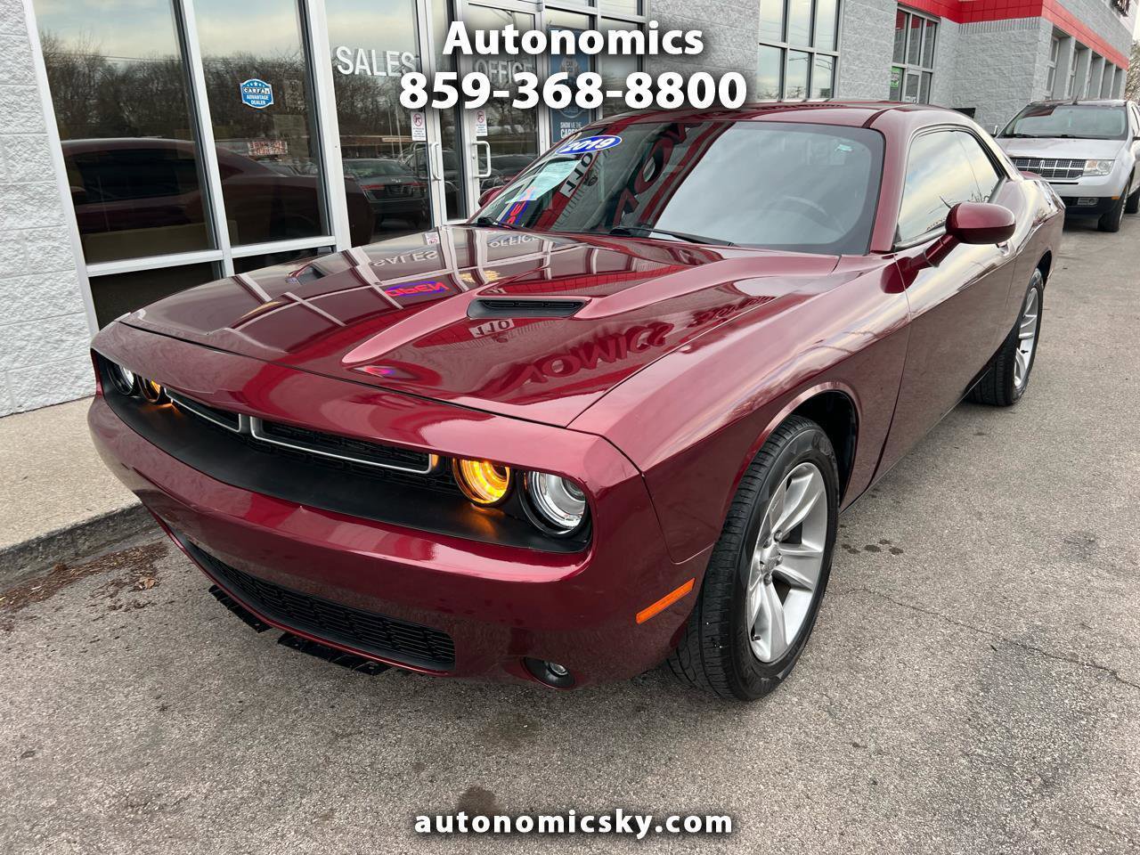 Used 2019 Dodge Challenger SXT image 1