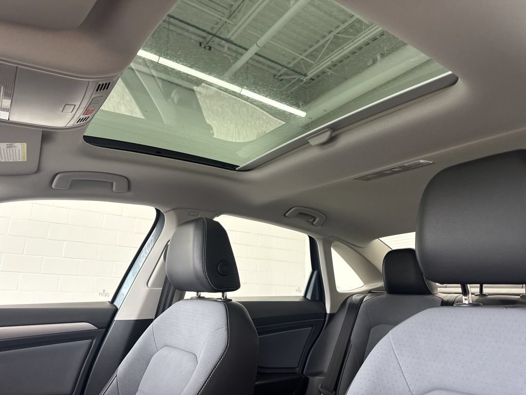 New 2026 Volkswagen Jetta SE FWD image 18