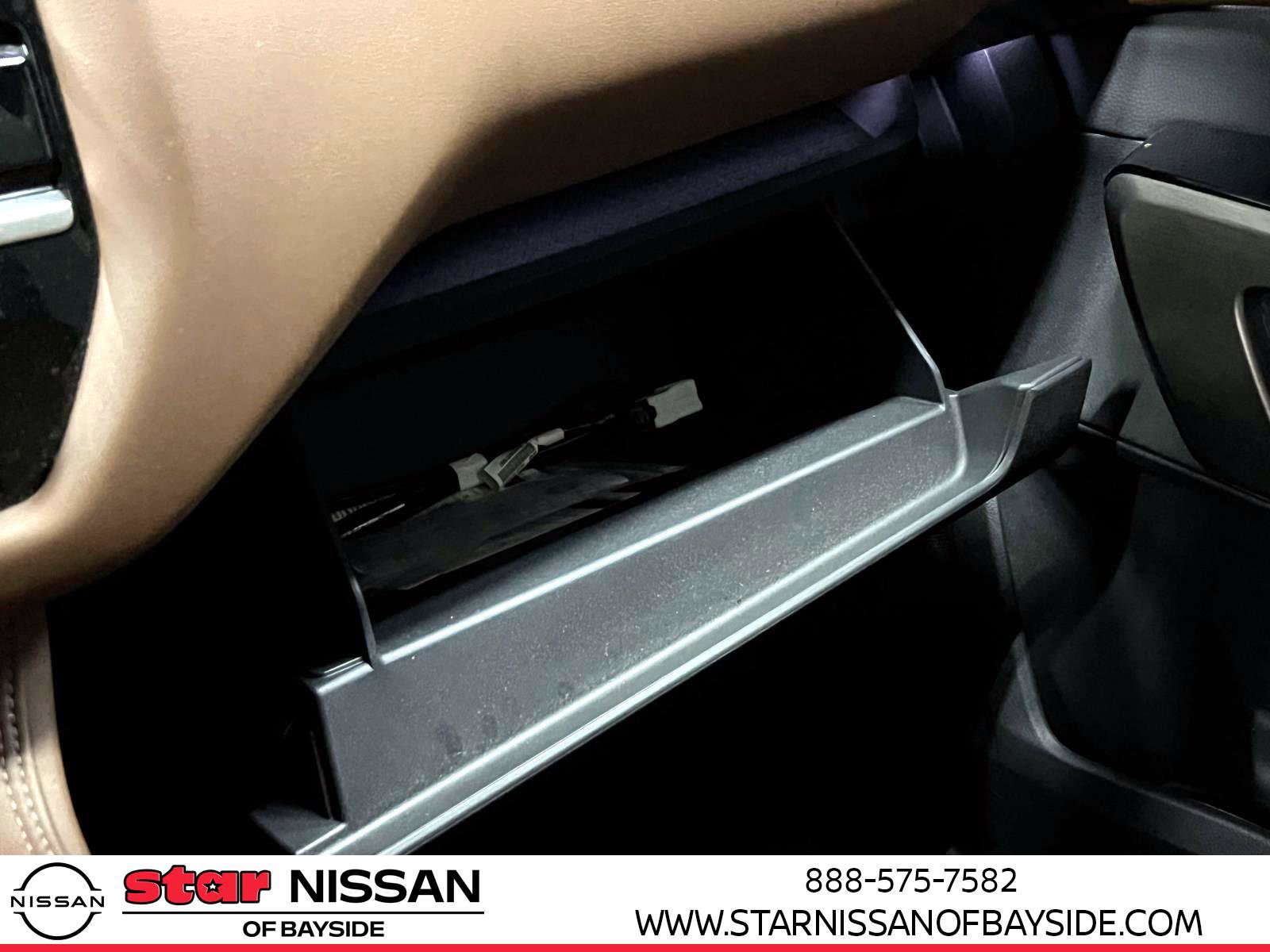 Used 2024 Nissan Pathfinder Platinum w/ Cargo Package image 32