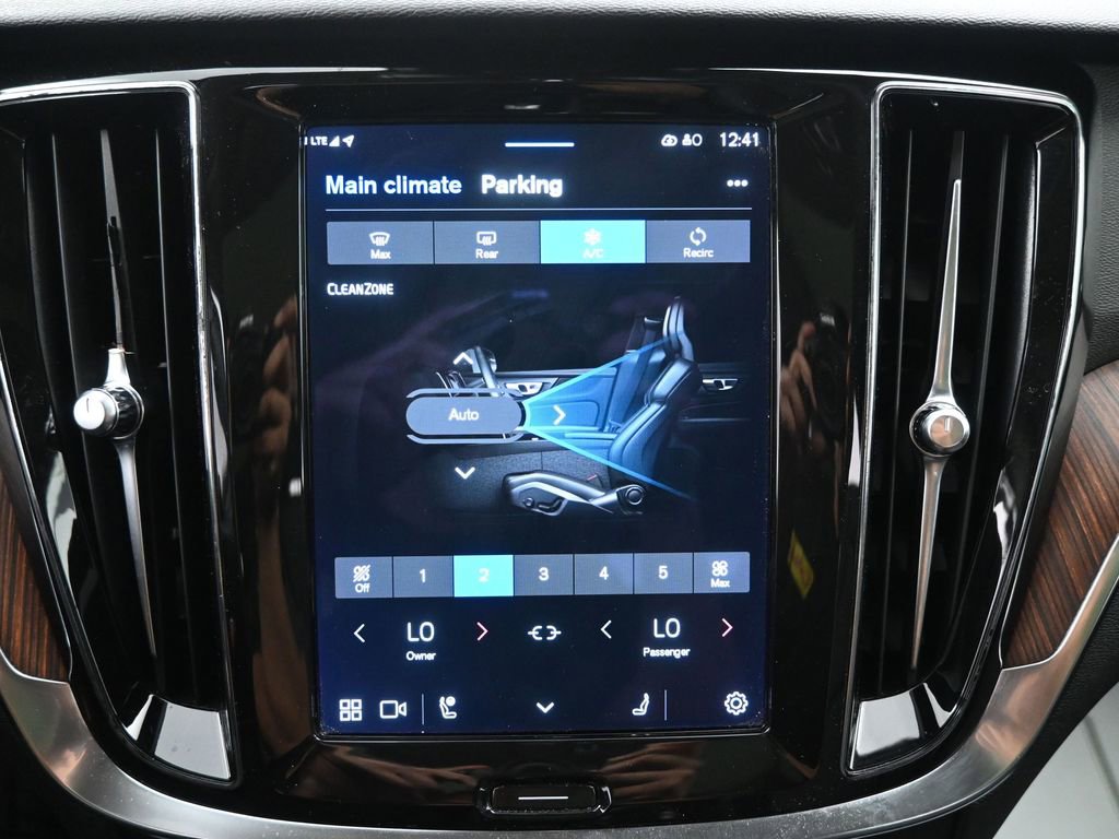 Used 2023 Volvo V60 B5 Cross Country Plus w/ Climate Package image 12