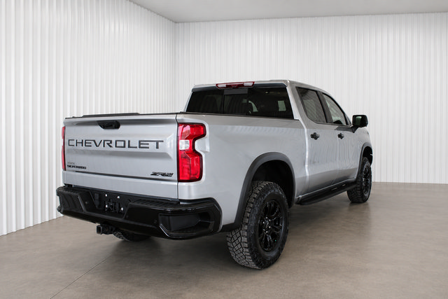 Used 2023 Chevrolet Silverado 1500 ZR2 w/ Technology Package AWD/4WD image 4