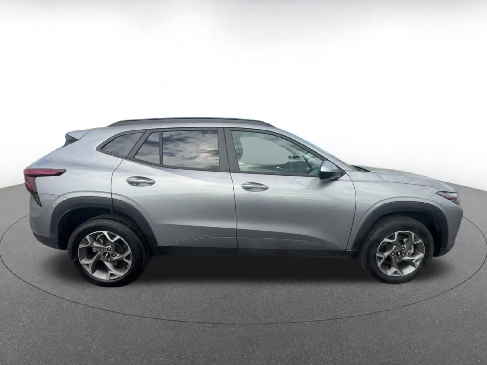 Used 2025 Chevrolet Trax LT image 16