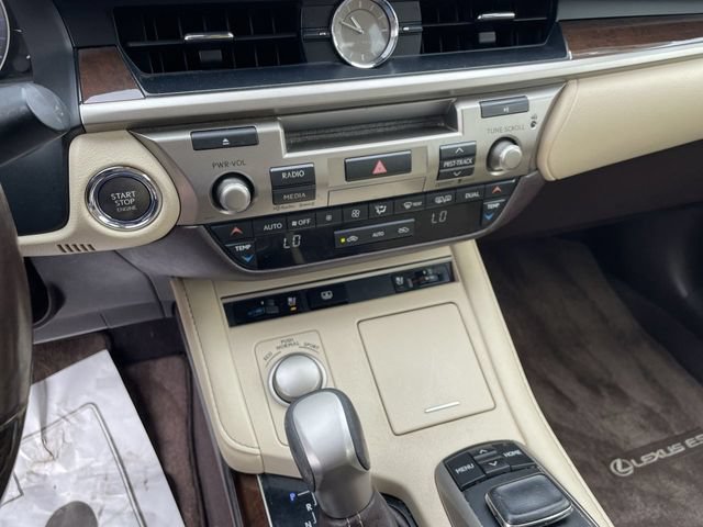 Used 2016 Lexus ES 350 w/ Luxury Package w/Wood Trim FWD image 20