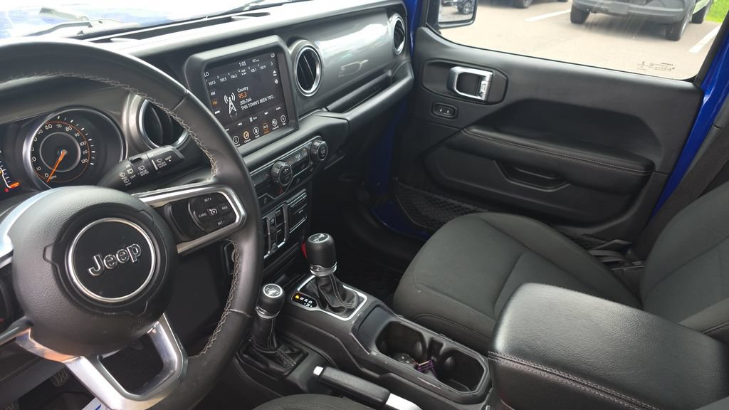 Used 2018 Jeep Wrangler Unlimited Sahara AWD/4WD image 21