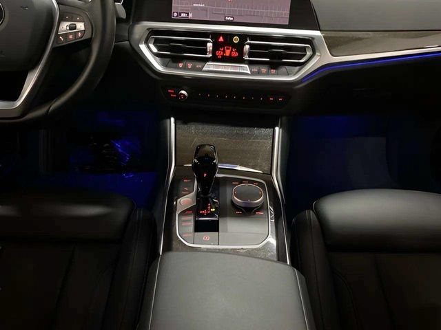 Used 2022 BMW 330i Sedan w/ Driving Assistance Package RWD image 13