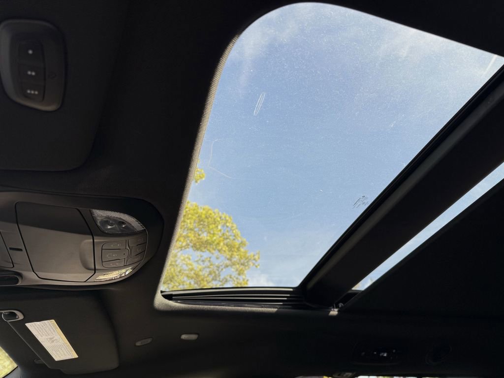 New 2026 Chrysler Pacifica Limited w/ Uconnect Theater Family Group image 22